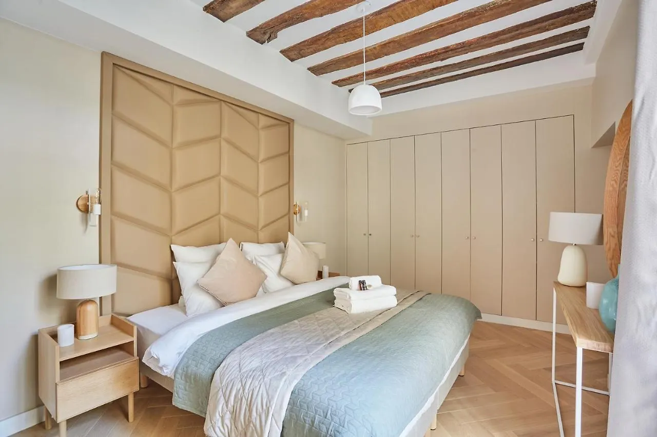 Apartment Center Of Paris By Studio Prestige