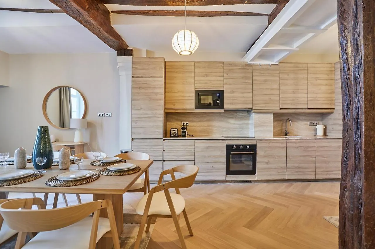 Apartment Center Of Paris By Studio Prestige